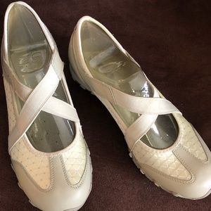 Sketchers size 8 1/2 med